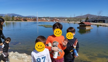 Nuestros campamentos urbanos son un oasis de diversión y cariño para los/as niños/as que necesitan un espacio estimulante, tranquilo y seguro para crecer y desarrollarse. Nos adaptamos a cada niño/a y pensamos en sus necesidades por encima de nuestra programación. No encontrarás profesionales tan comprometidos ni la calidad psicoeducativa que ofrecemos en Bambalinas.