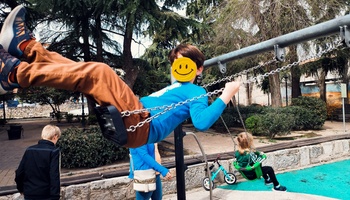 Nuestros campamentos urbanos son un oasis de diversión y cariño para los/as niños/as que necesitan un espacio estimulante, tranquilo y seguro para crecer y desarrollarse. Nos adaptamos a cada niño/a y pensamos en sus necesidades por encima de nuestra programación. No encontrarás profesionales tan comprometidos ni la calidad psicoeducativa que ofrecemos en Bambalinas.