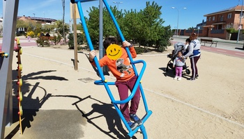 Nuestros campamentos urbanos son un oasis de diversión y cariño para los/as niños/as que necesitan un espacio estimulante, tranquilo y seguro para crecer y desarrollarse. Nos adaptamos a cada niño/a y pensamos en sus necesidades por encima de nuestra programación. No encontrarás profesionales tan comprometidos ni la calidad psicoeducativa que ofrecemos en Bambalinas.