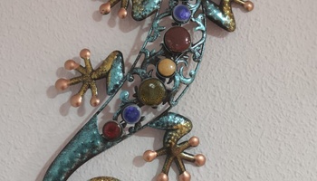 El aula Bette Davis es amplia y cuenta con luz y ventilación natural. Esta equipada para clases de teatro, danza, circo y es polivalente.